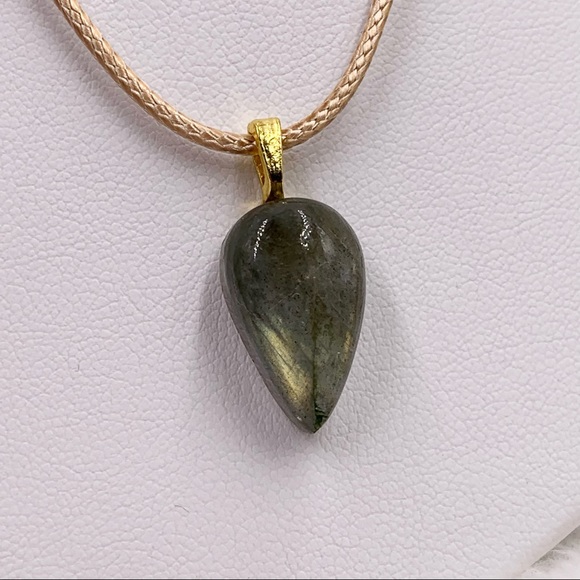 Natural Rainbow Labradorite Teardrop Pendant Necklace - Picture 2 of 7